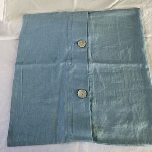 Pottery Barn 100% linen pillow cover. 18x18”. In EUC.
